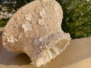 Pearly hat in ivory and gold